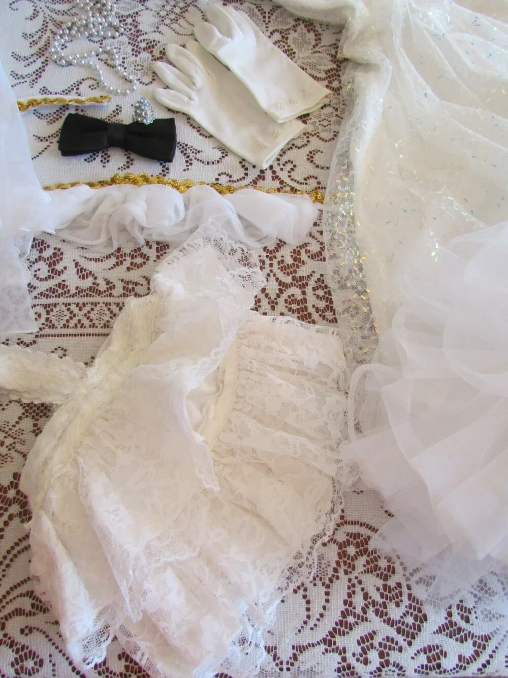GIRL'S BRIDE DRESS-UP PLAY ACCESSORIES; DRESS, VEILS, GLOVES, RING, TUTU, BAG ++